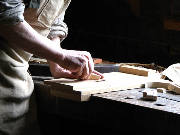 Nuestro equipo de profesionales cuenta  con muchos años de contrastada <strong>experiencia</strong> en el sector de la <strong>carpintería de madera en Sentmenat</strong>.